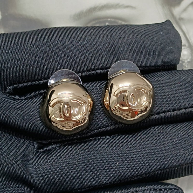 18K  Chanel Vintage Round Gold Earrings