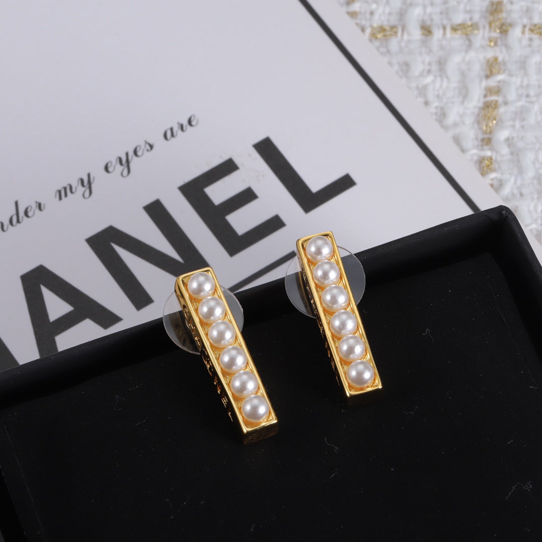 18K  Chanel Pearls Earrings