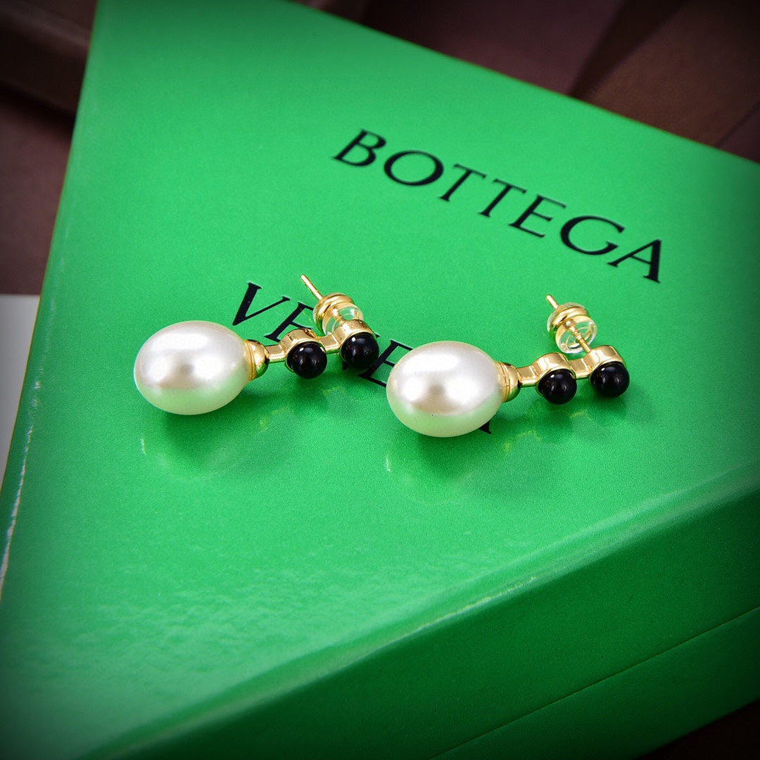 18K BVLGARI Pearl Earrings