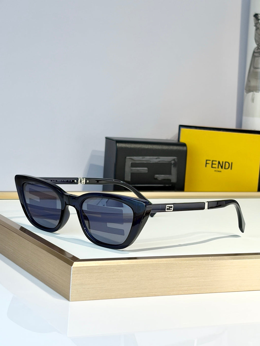 FENDI Sunglasses-FE40089I