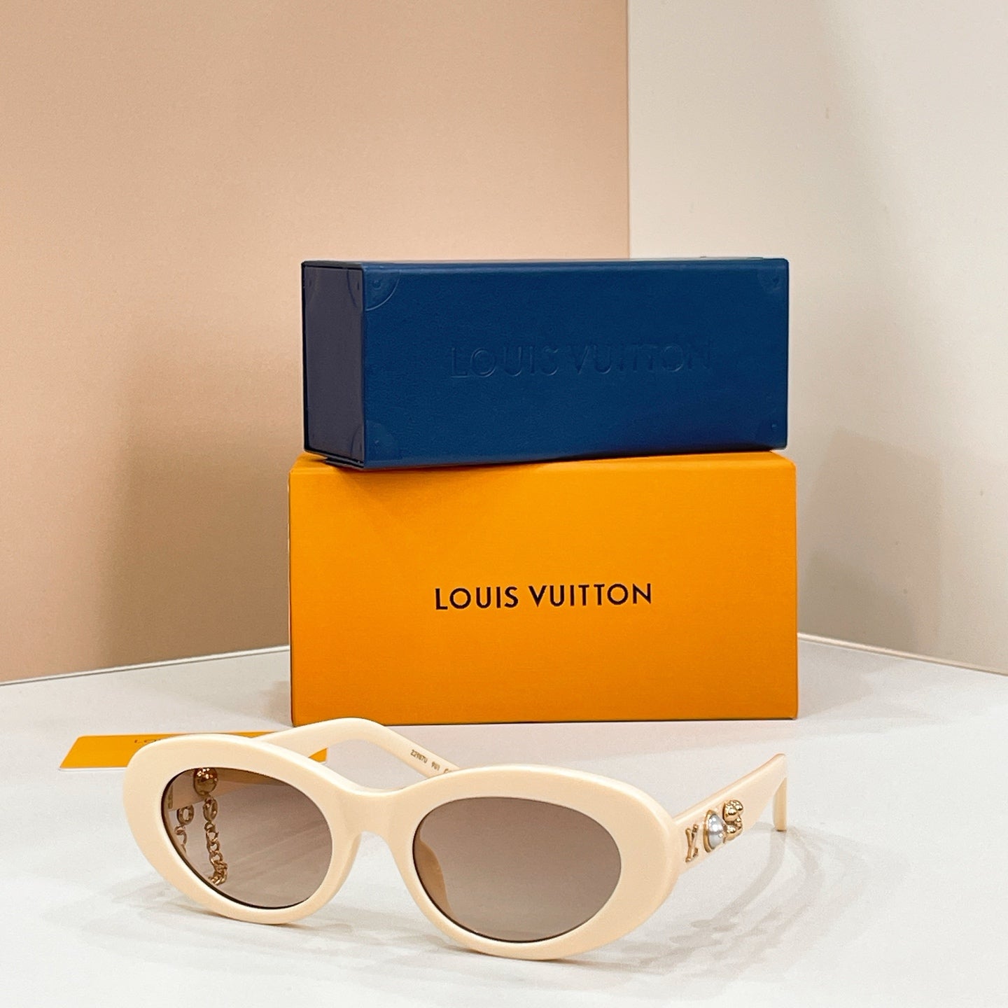 LOUIS VUITTON Sunglasses Z2987U